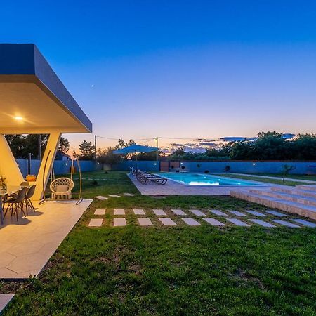 S&I Peaceful Holiday Home With Pool & Jacuzzi Galovac  Екстер'єр фото