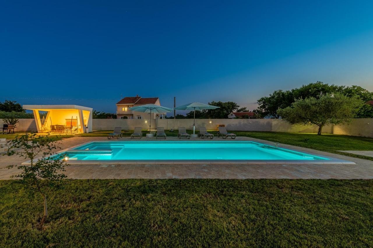 S&I Peaceful Holiday Home With Pool & Jacuzzi Galovac  Екстер'єр фото
