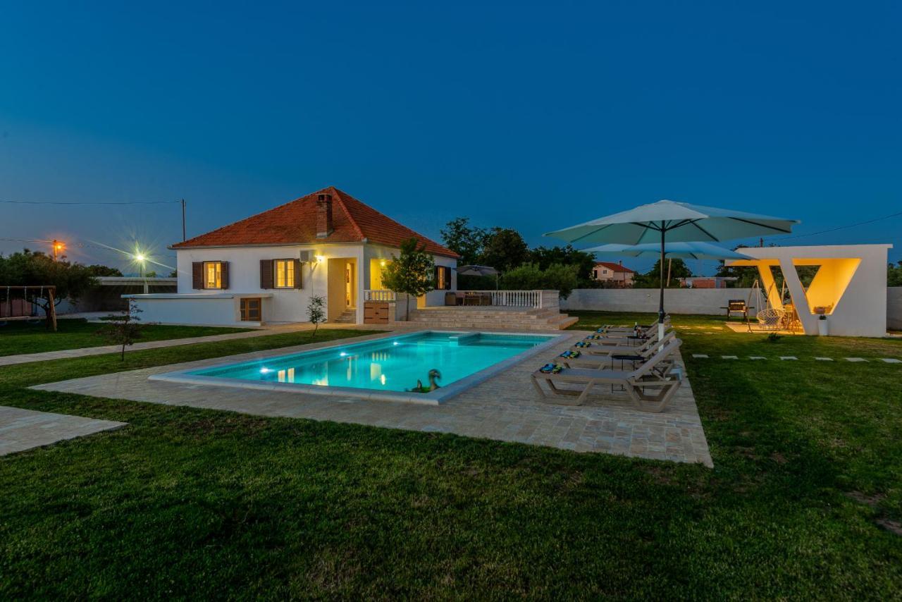 S&I Peaceful Holiday Home With Pool & Jacuzzi Galovac  Екстер'єр фото