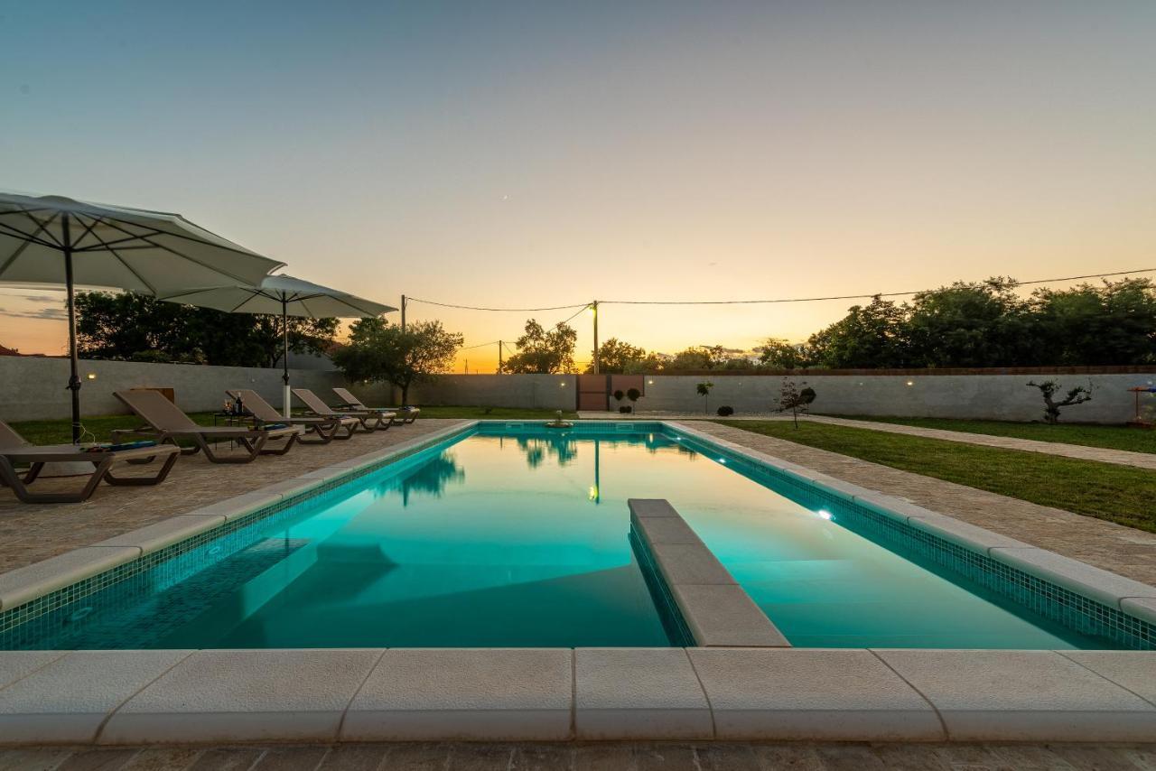 S&I Peaceful Holiday Home With Pool & Jacuzzi Galovac  Екстер'єр фото
