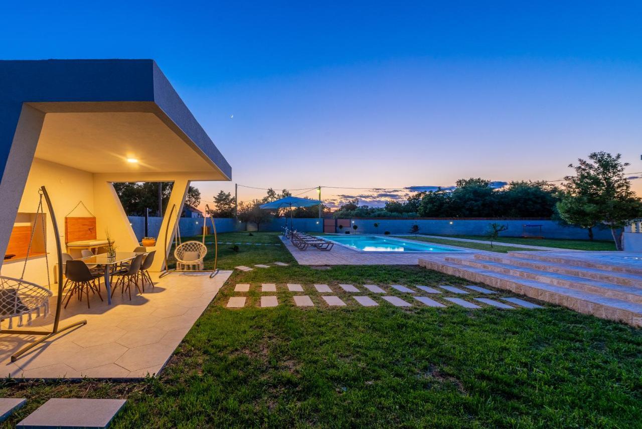 S&I Peaceful Holiday Home With Pool & Jacuzzi Galovac  Екстер'єр фото