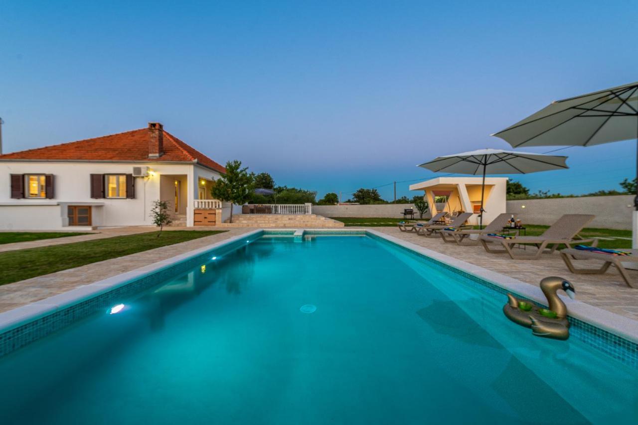 S&I Peaceful Holiday Home With Pool & Jacuzzi Galovac  Екстер'єр фото