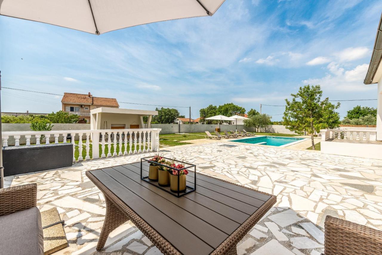 S&I Peaceful Holiday Home With Pool & Jacuzzi Galovac  Екстер'єр фото