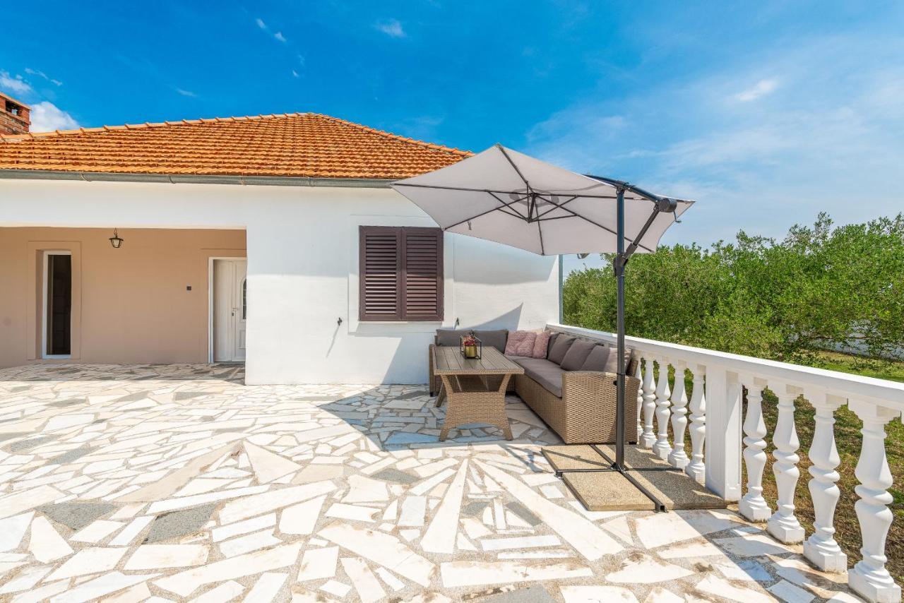 S&I Peaceful Holiday Home With Pool & Jacuzzi Galovac  Екстер'єр фото
