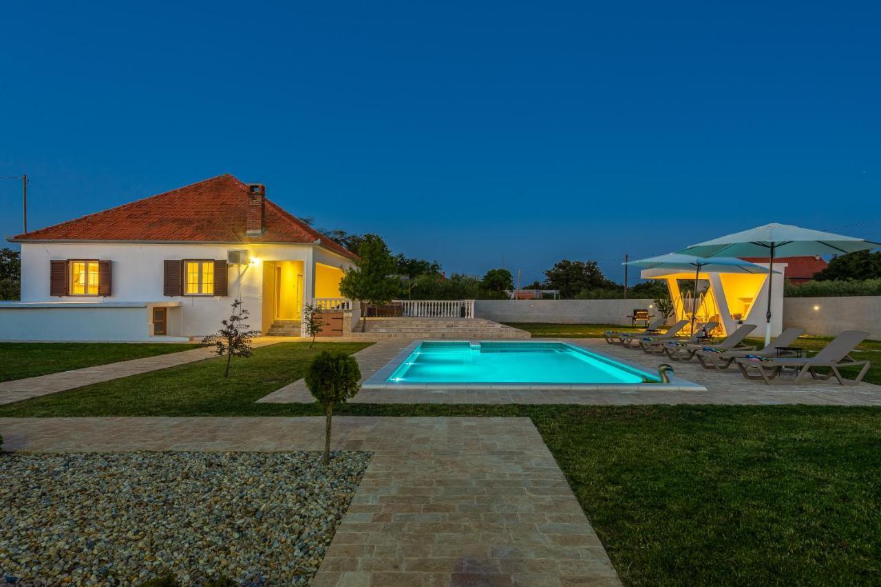 S&I Peaceful Holiday Home With Pool & Jacuzzi Galovac  Екстер'єр фото