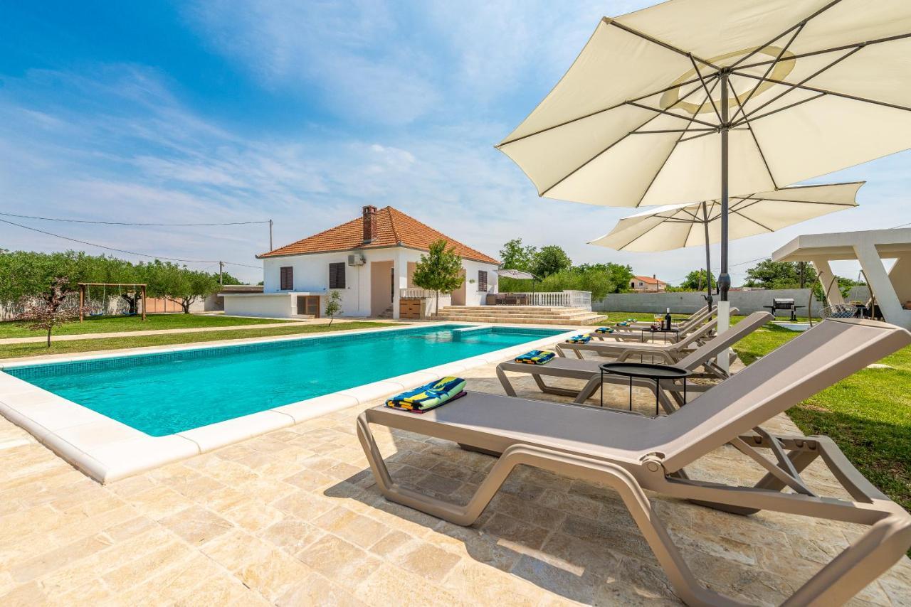 S&I Peaceful Holiday Home With Pool & Jacuzzi Galovac  Екстер'єр фото