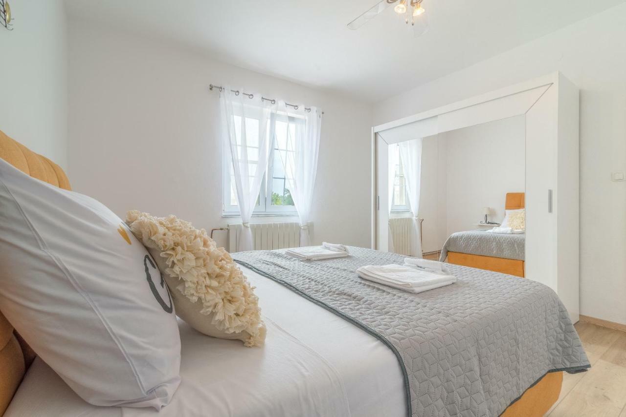 S&I Peaceful Holiday Home With Pool & Jacuzzi Galovac  Екстер'єр фото
